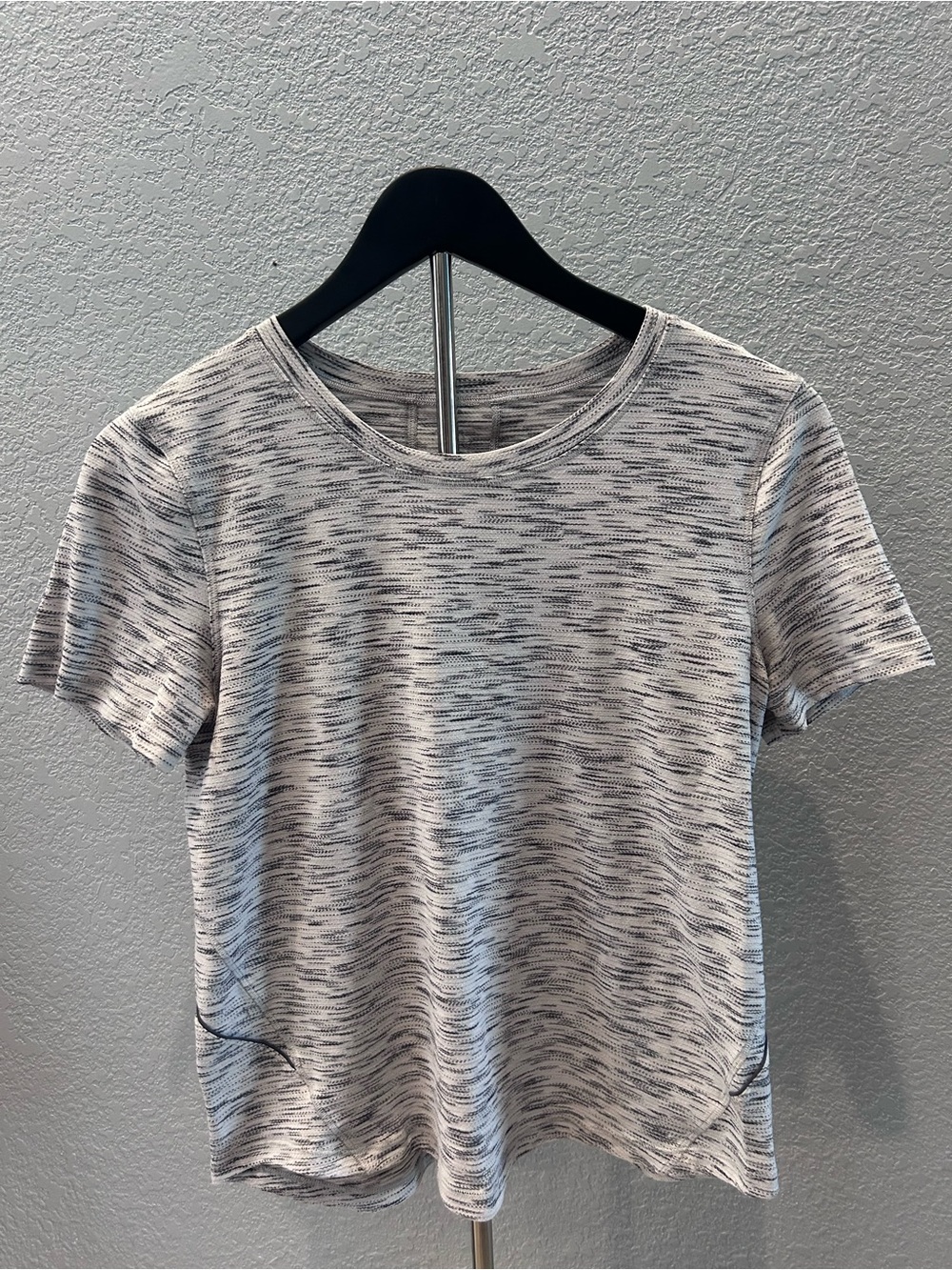 lululemon Heathered Light Gray Short Sleeve Crew Tee